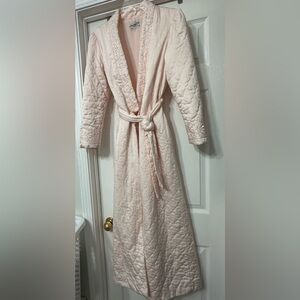 Vintage Christian Dior Lace Quilted Robe is a size Small Petite.